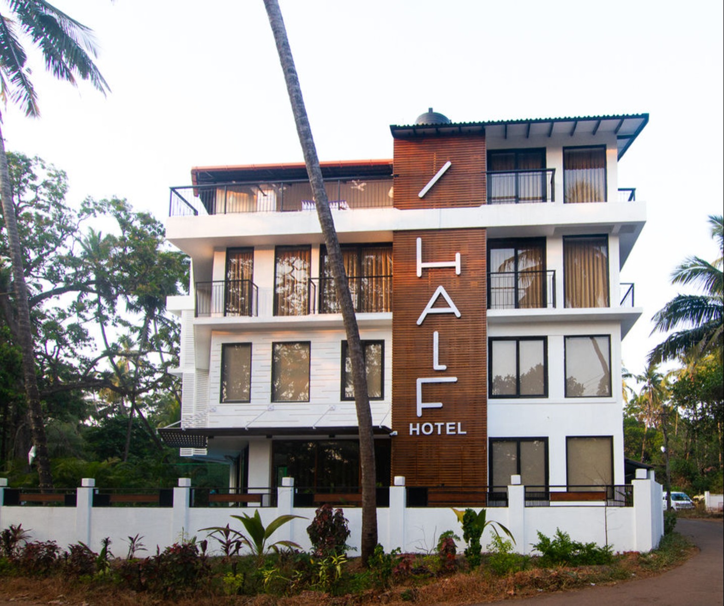 HALF Hotel