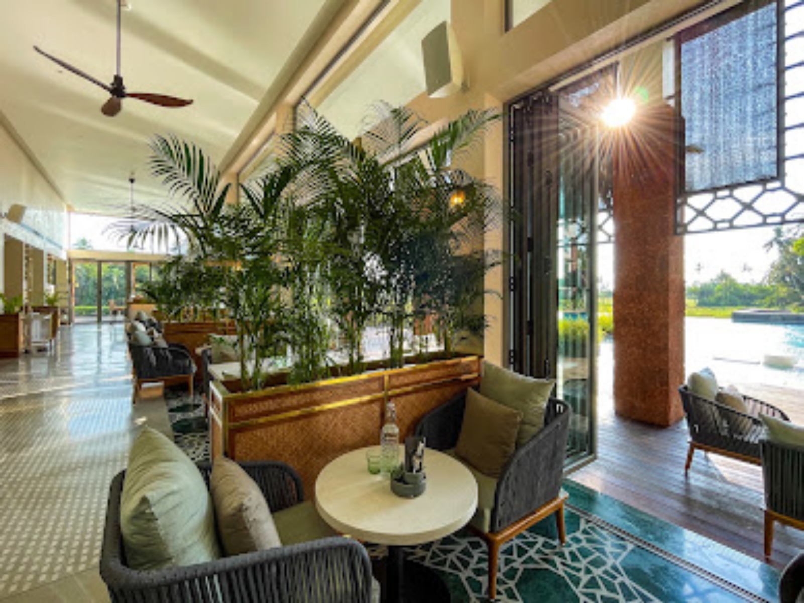 Edge - Tropical Bar & Kitchen