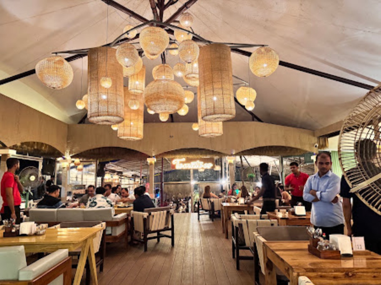Tomato's Beachside Kitchen And Bar